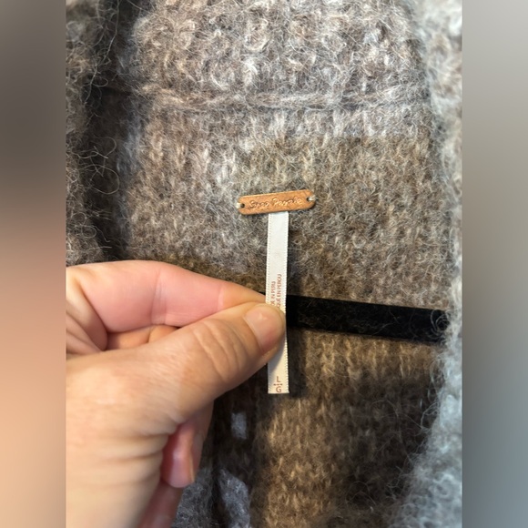 Free People Apaca wool Cardigan Sweater | ABSOLUTELY GORGEOUS! Size Large - Picture 6 of 9